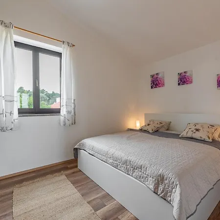 דירה Tomislav ויר