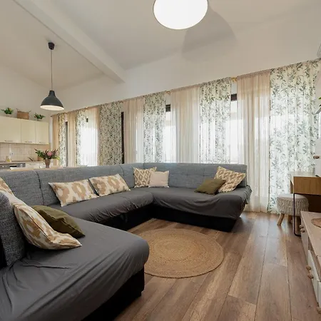 Tomislav Apartment Vir