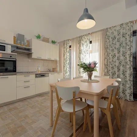 Tomislav Apartment *